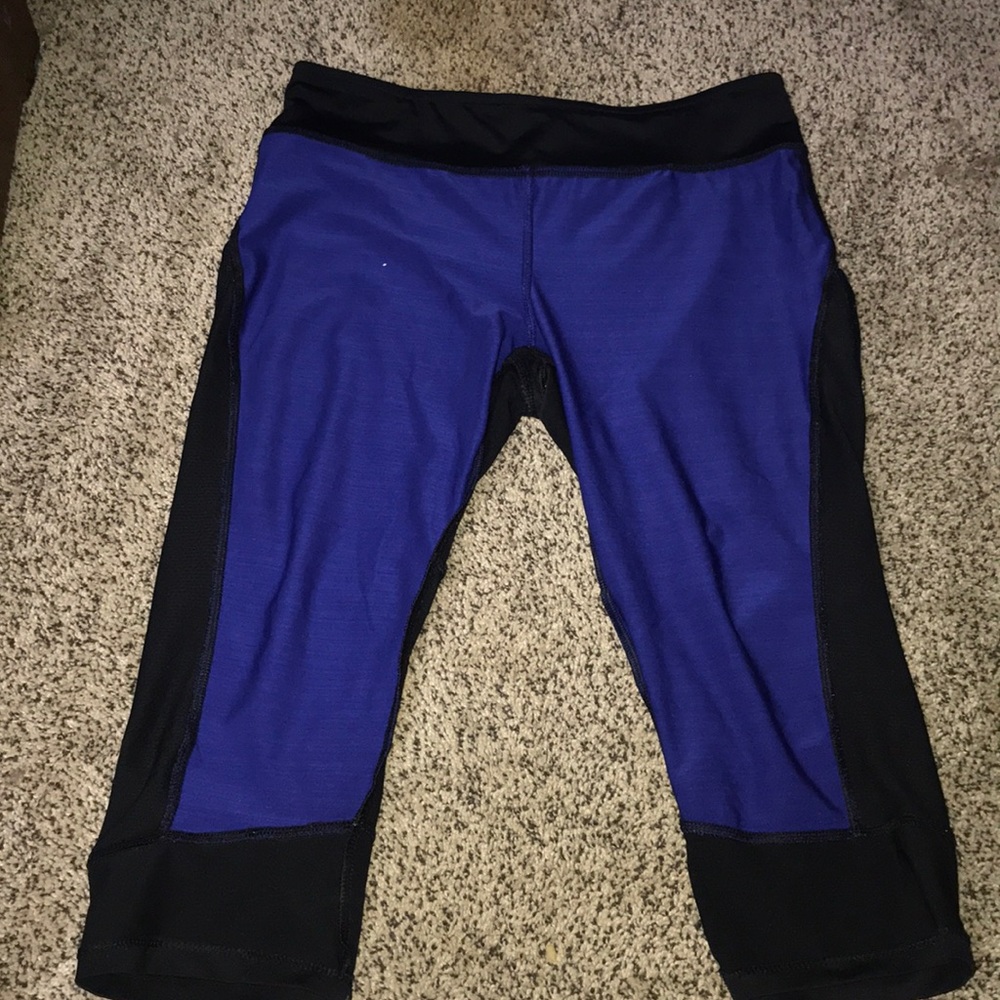 Shirt blue and black leggings.